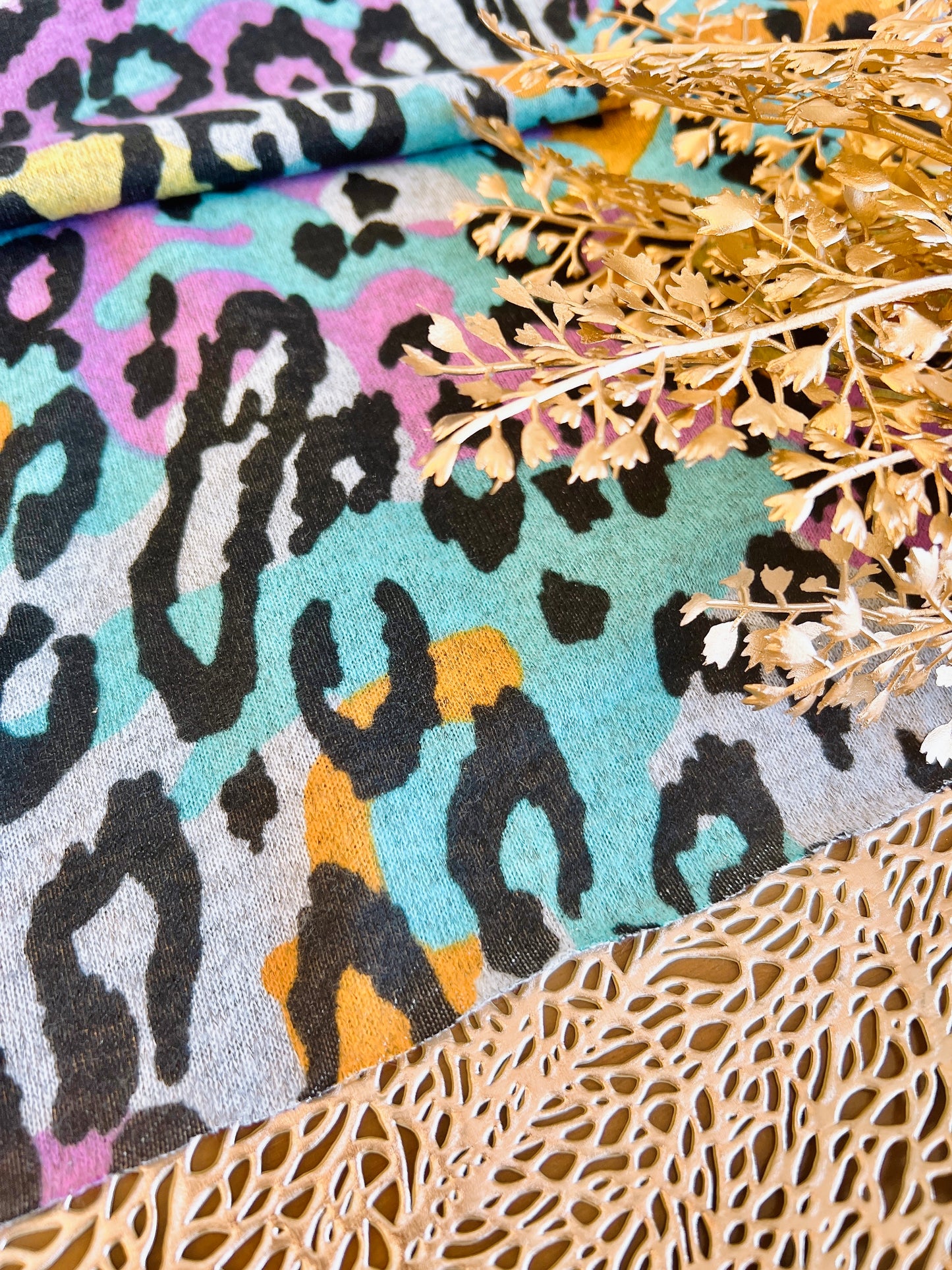 Hachi Sweater Wild Color