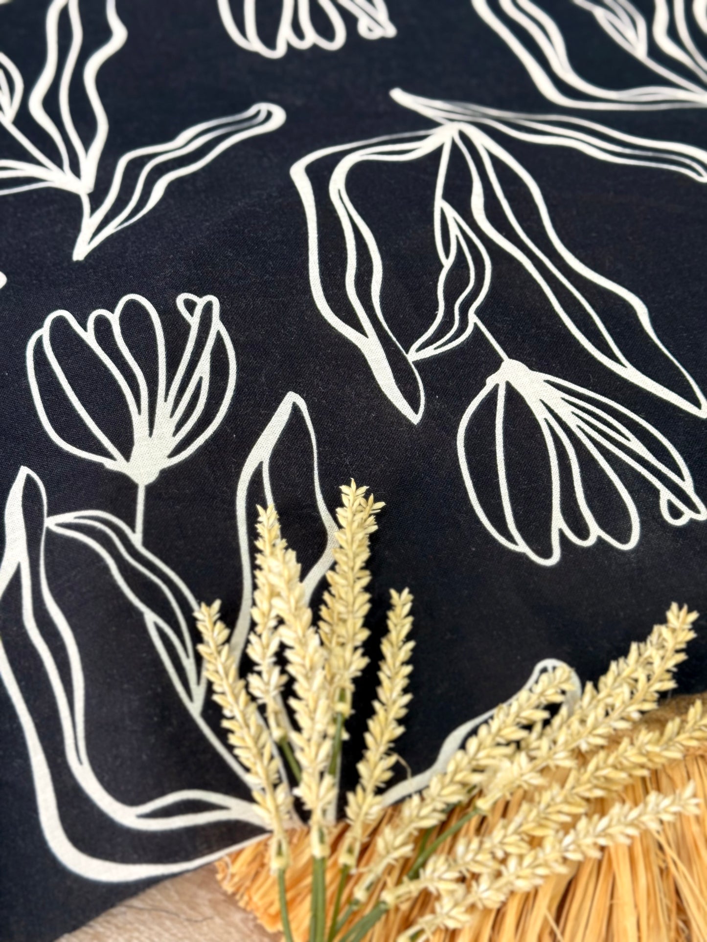 Printed Linen Noir Petal