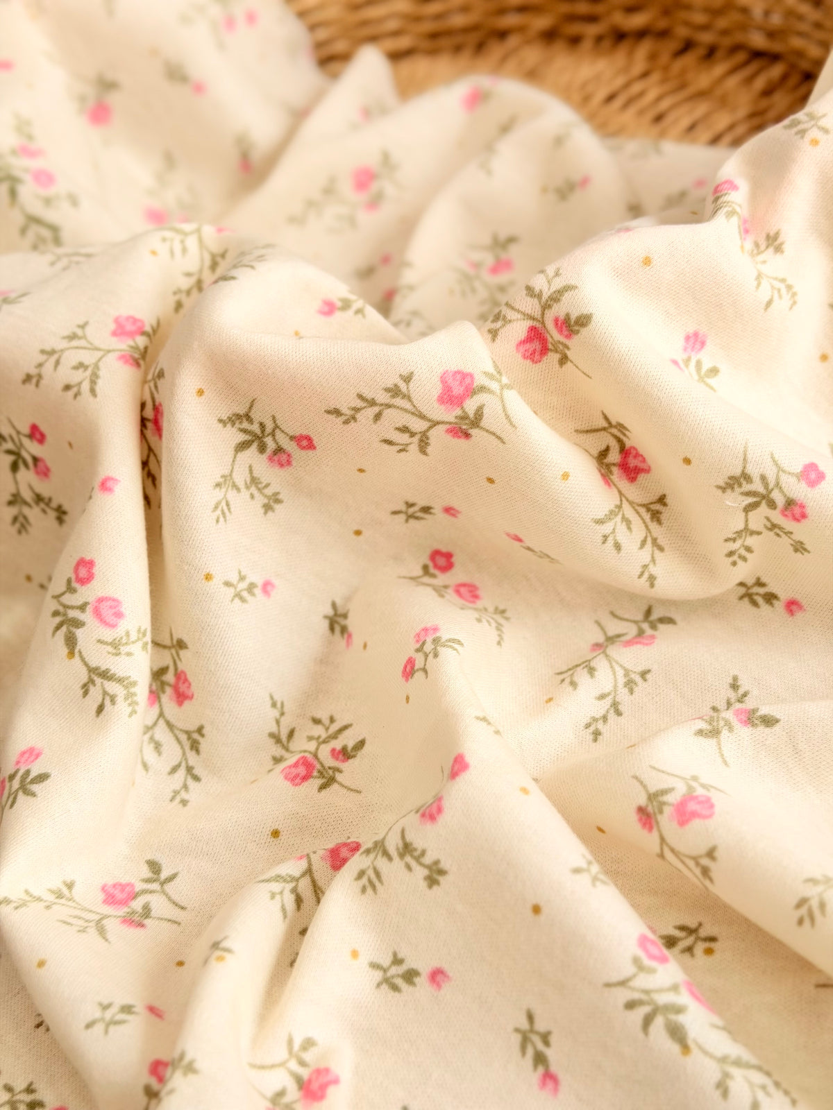 Interlock Sweet Rosebud
