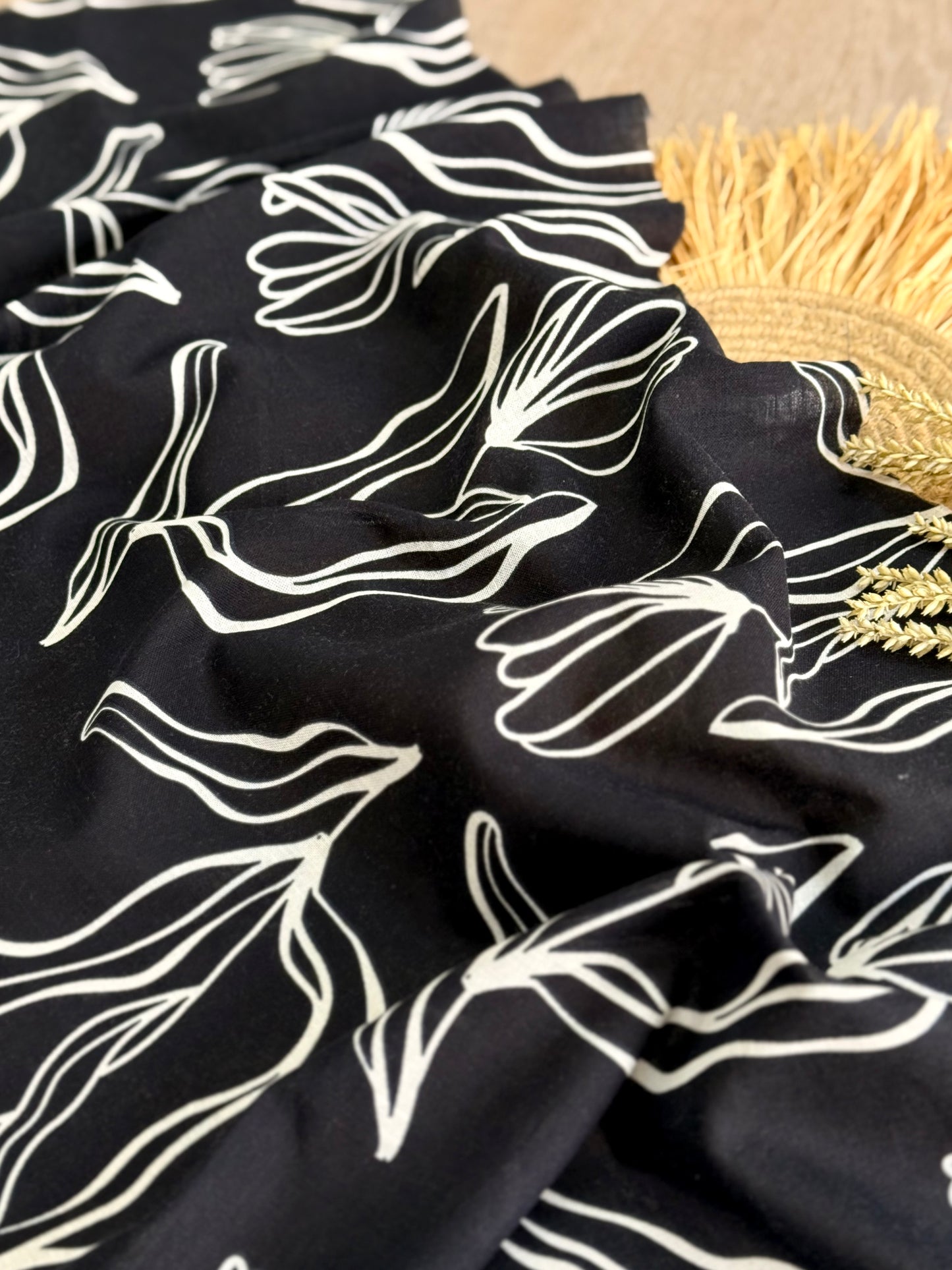 Printed Linen Noir Petal