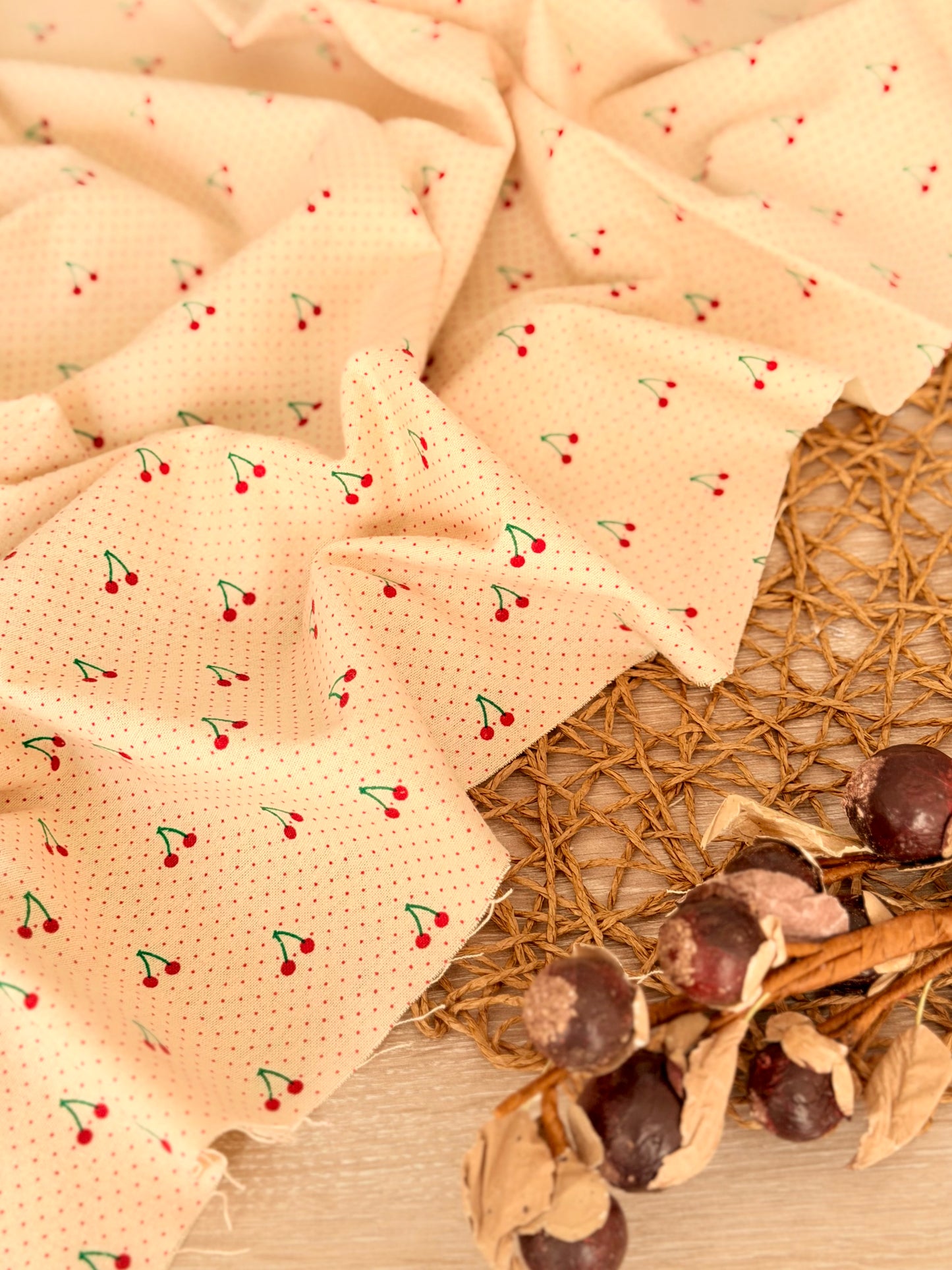 Franela Cherry Dots