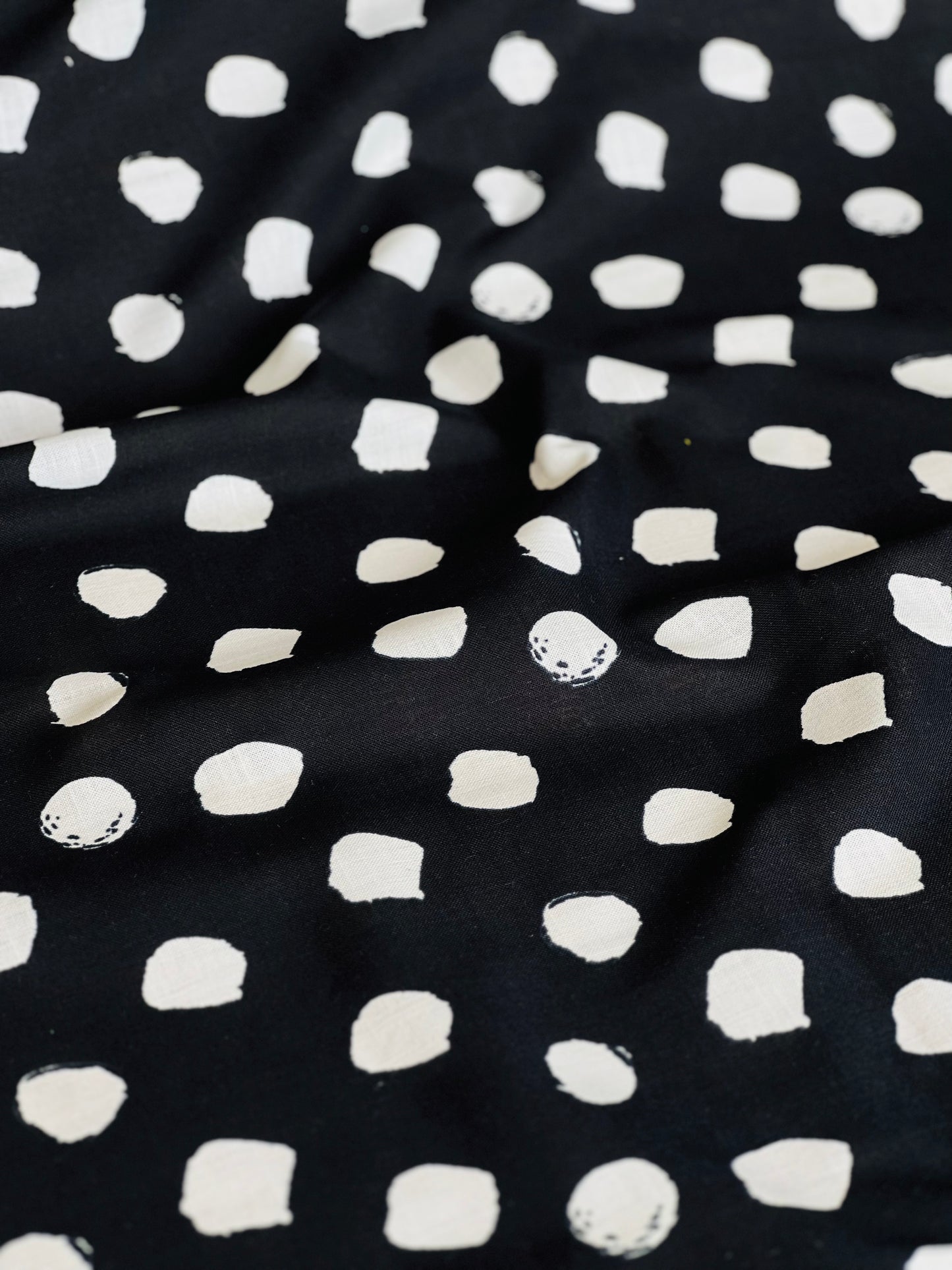 Printed Linen B&W Dots