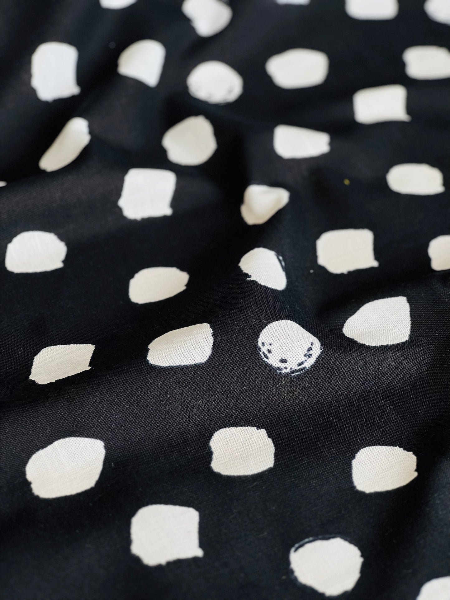 Printed Linen B&W Dots