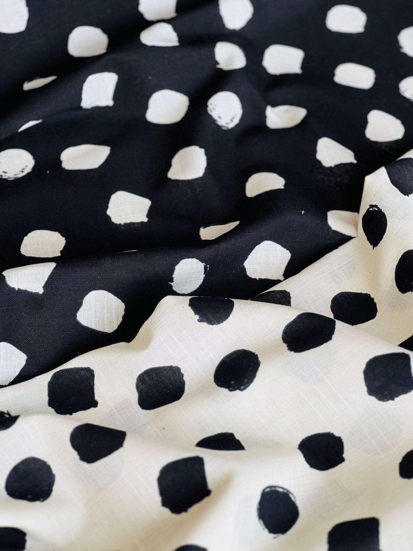 Printed Linen B&W Dots